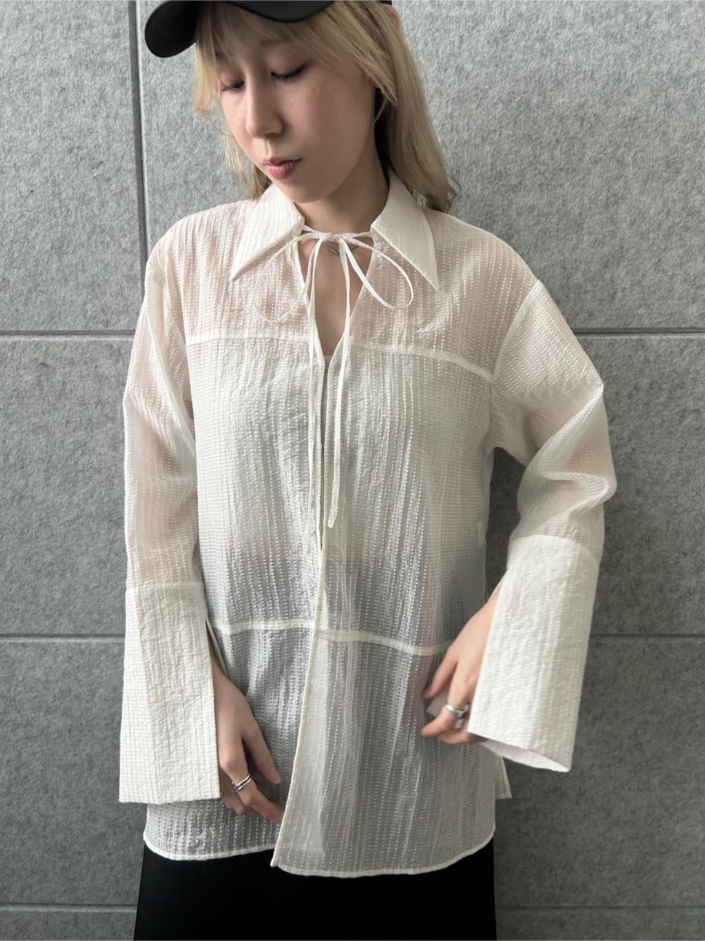 honoka Aさんの「CODE A｜point neck ribbon shirts」を使ったコーディネート