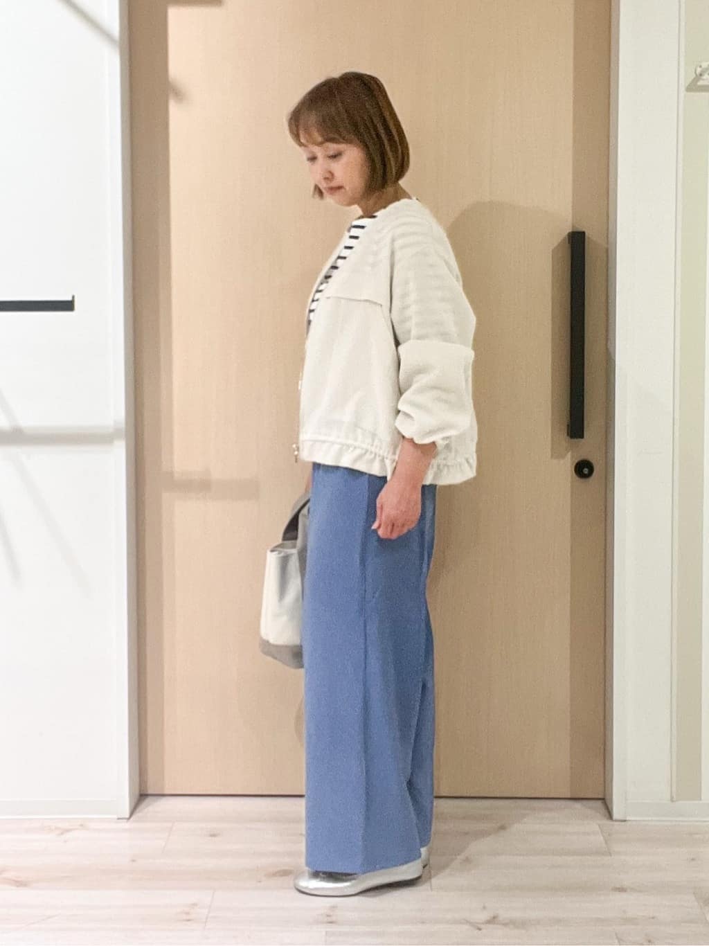 ぷくりんさんの「SHOO･LA･RUE｜【高レビュー/S-LL】穿くだけすっきりシルエット サイドボタン付き デニム風ワイドパンツ」を使ったコーディネート