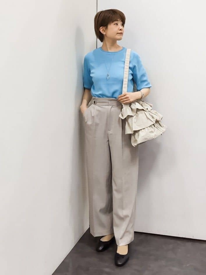 やまちゃんさんの「grove｜【貴島明日香さん着用】お仕事も普段も。今どきワークシャツブラウス」を使ったコーディネート