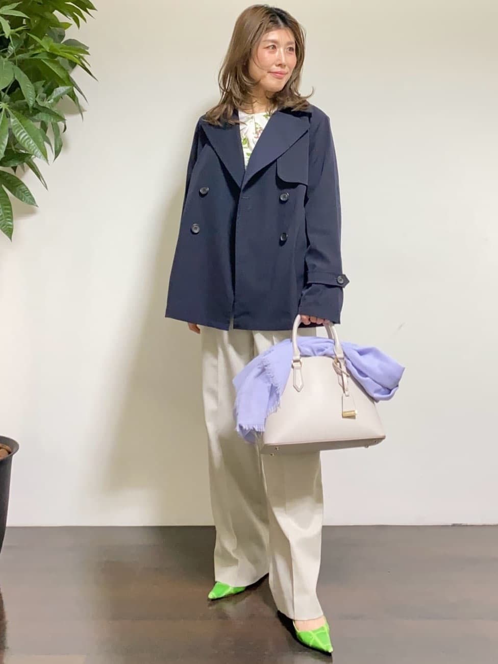 tomoさんの「UNTITLED｜【定番人気/はっ水/洗える】タスランショートトレンチコート」を使ったコーディネート
