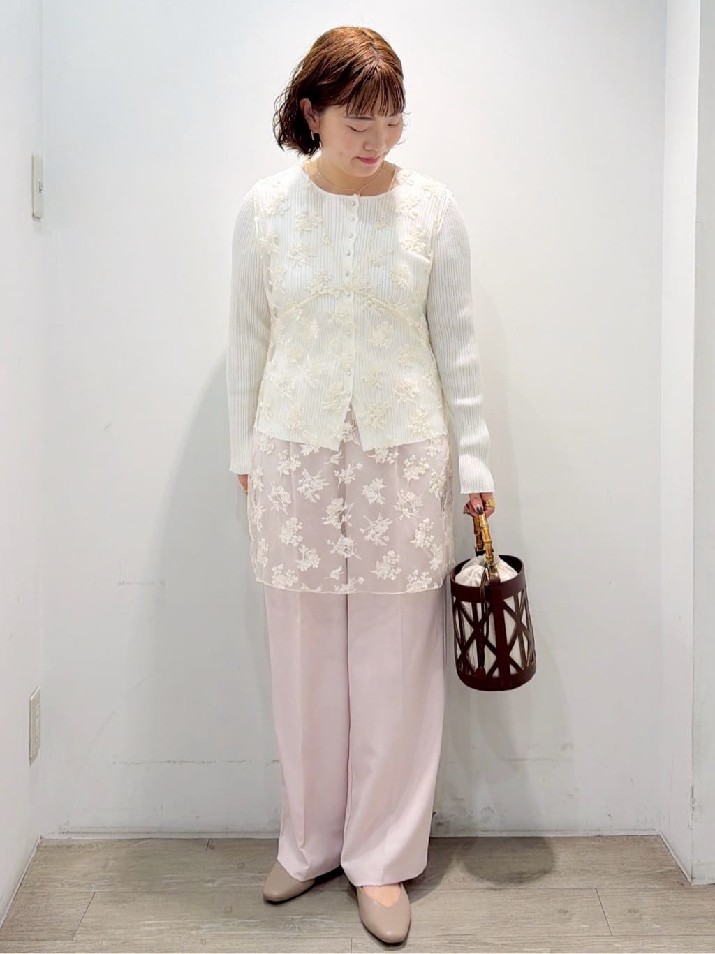 sumicaさんの「OPAQUE.CLIP｜シアー刺繍チュニックブラウス【洗濯機OK】」を使ったコーディネート