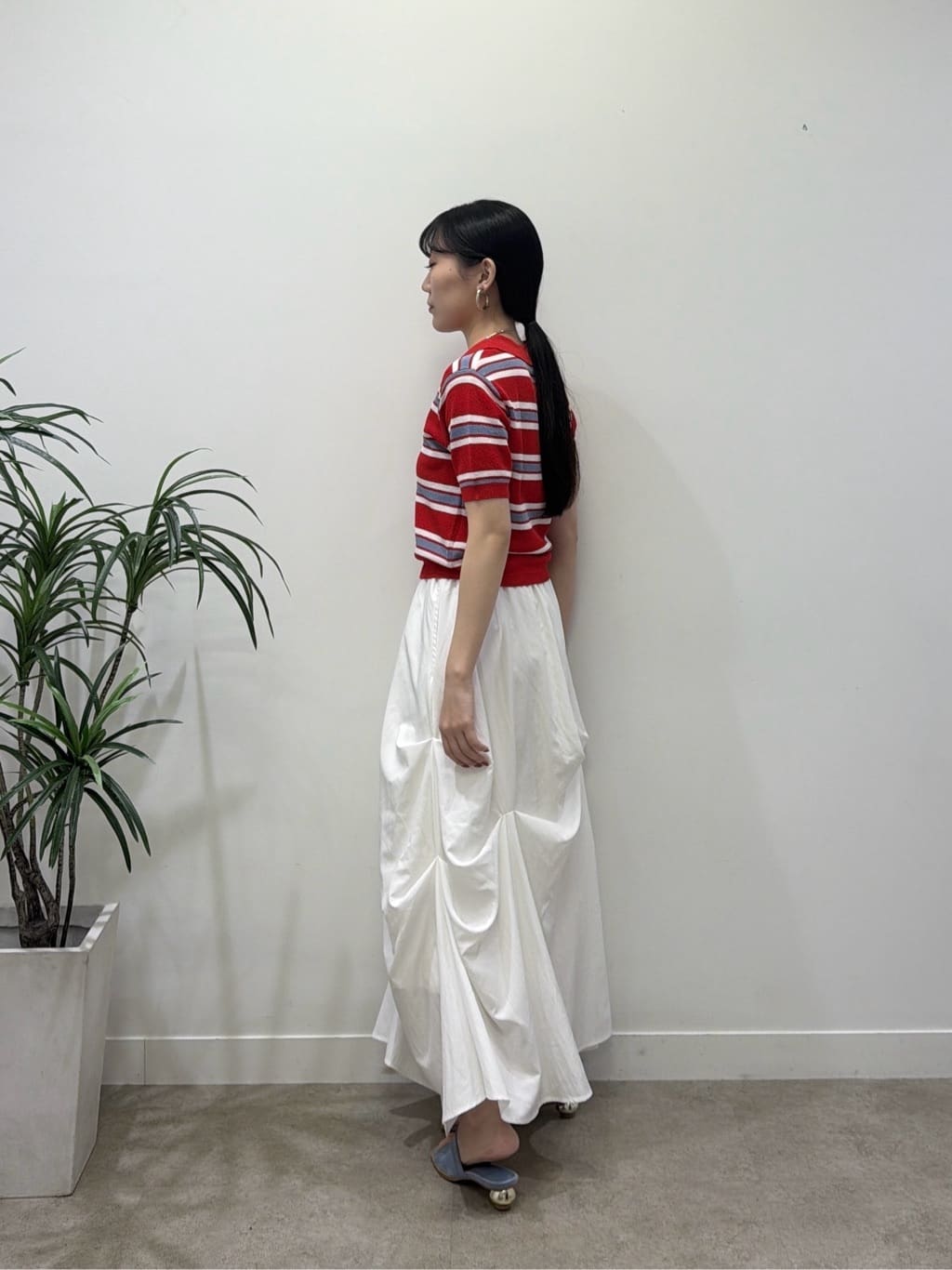 rinaさんの「INDIVI｜ランダムタックスカート」を使ったコーディネート