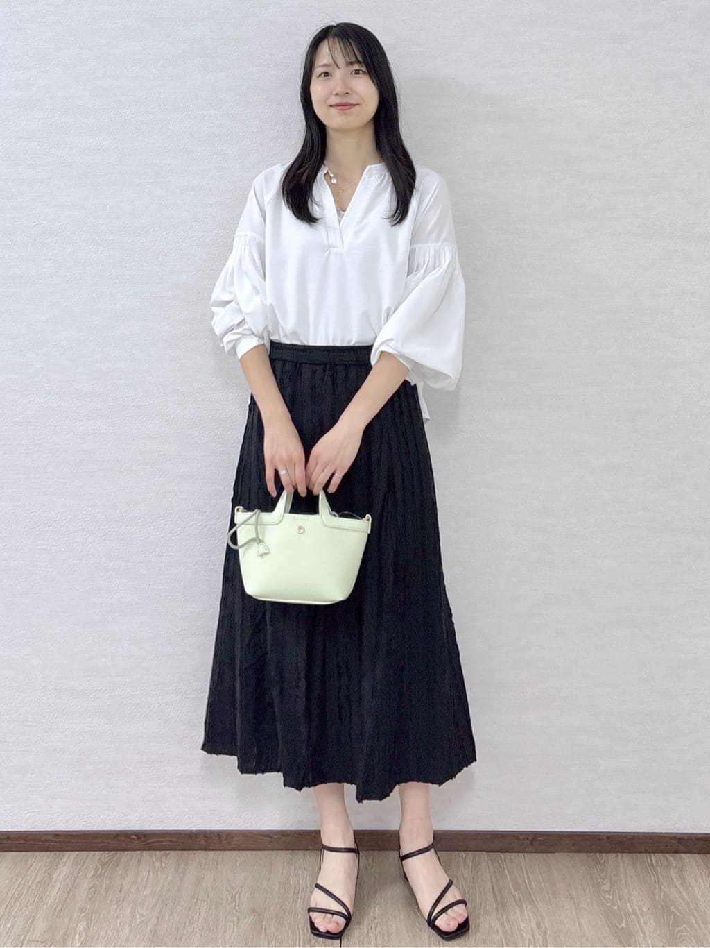 sachikoさんの「OPAQUE.CLIP｜スキッパーボリュームスリーブブラウス【洗濯機OK】」を使ったコーディネート