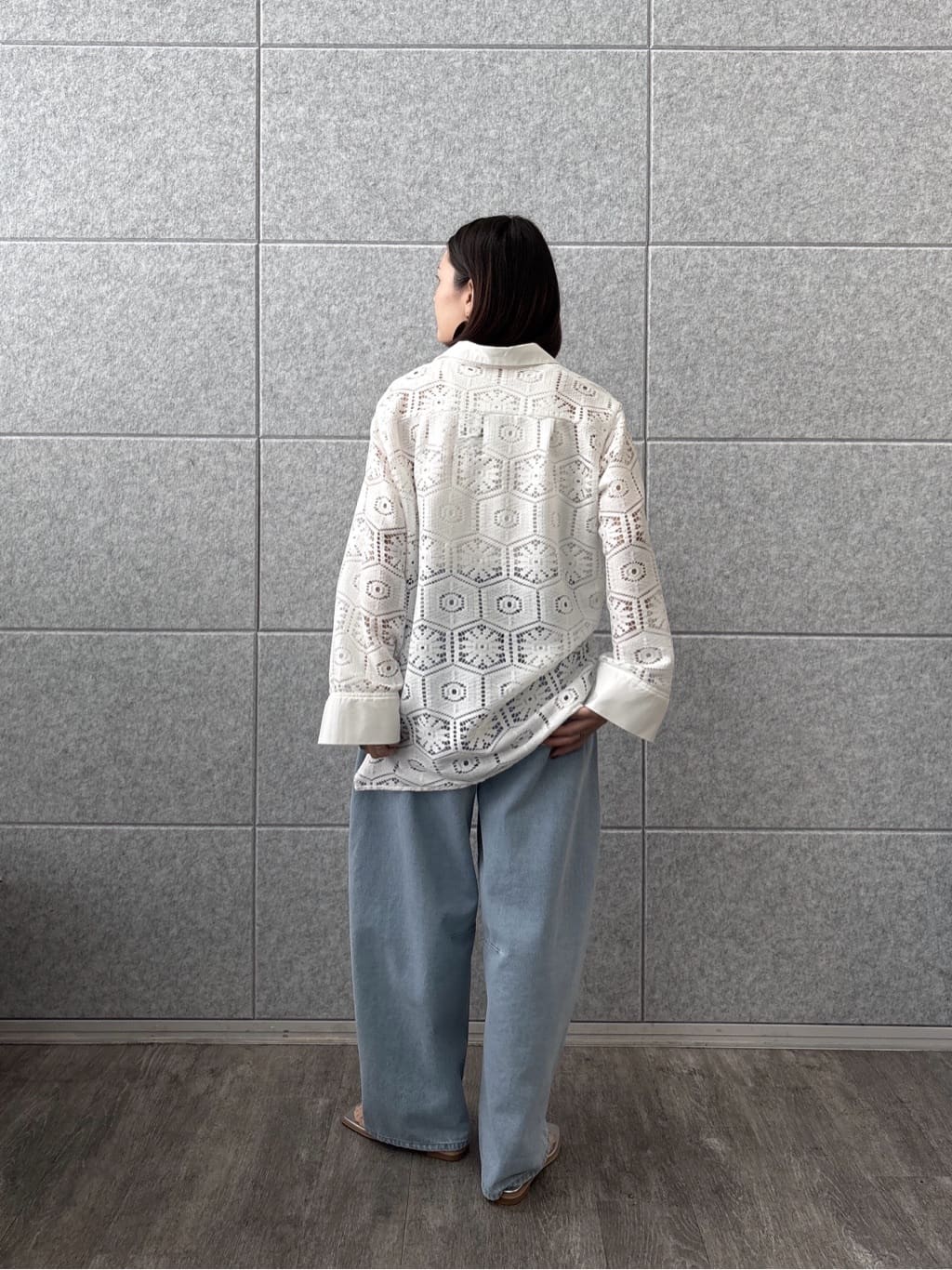 ayanoさんの「INDIVI｜幾何柄レースビッグシャツ」を使ったコーディネート