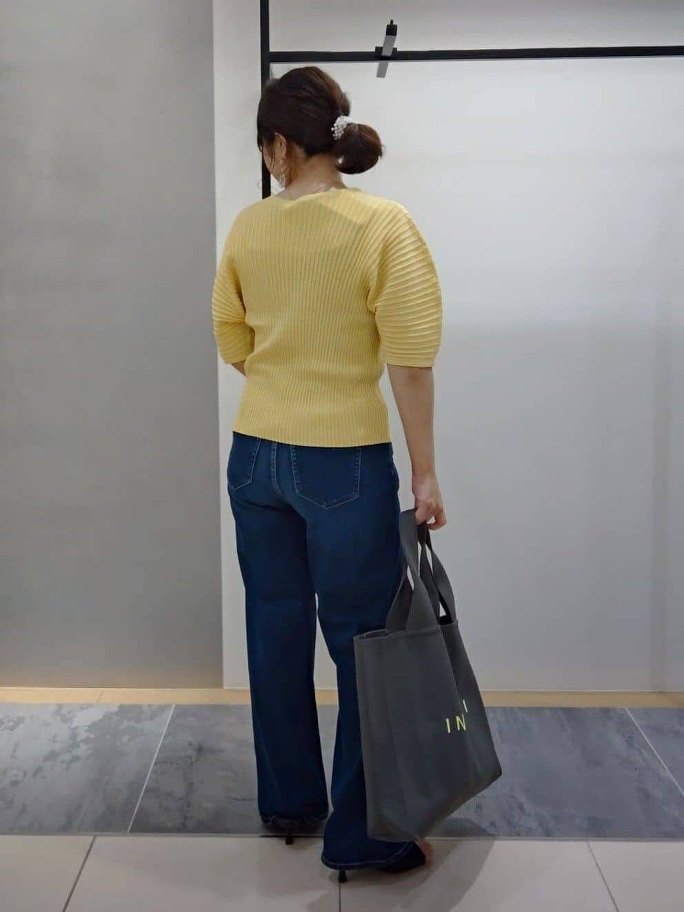TOMOMIさんの「INDIVI｜【褒められデニム】ワイドストレート デニムパンツ」を使ったコーディネート