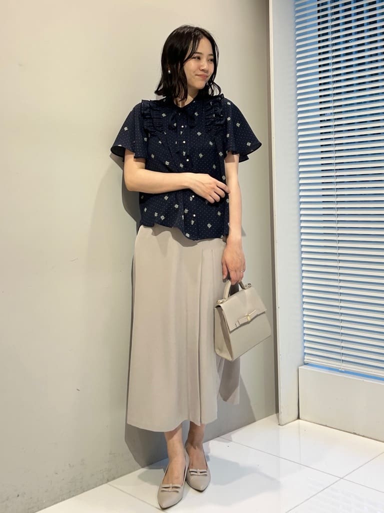 shinoさんの「Couture brooch｜【洗える】ドットフラワー ブラウス」を使ったコーディネート