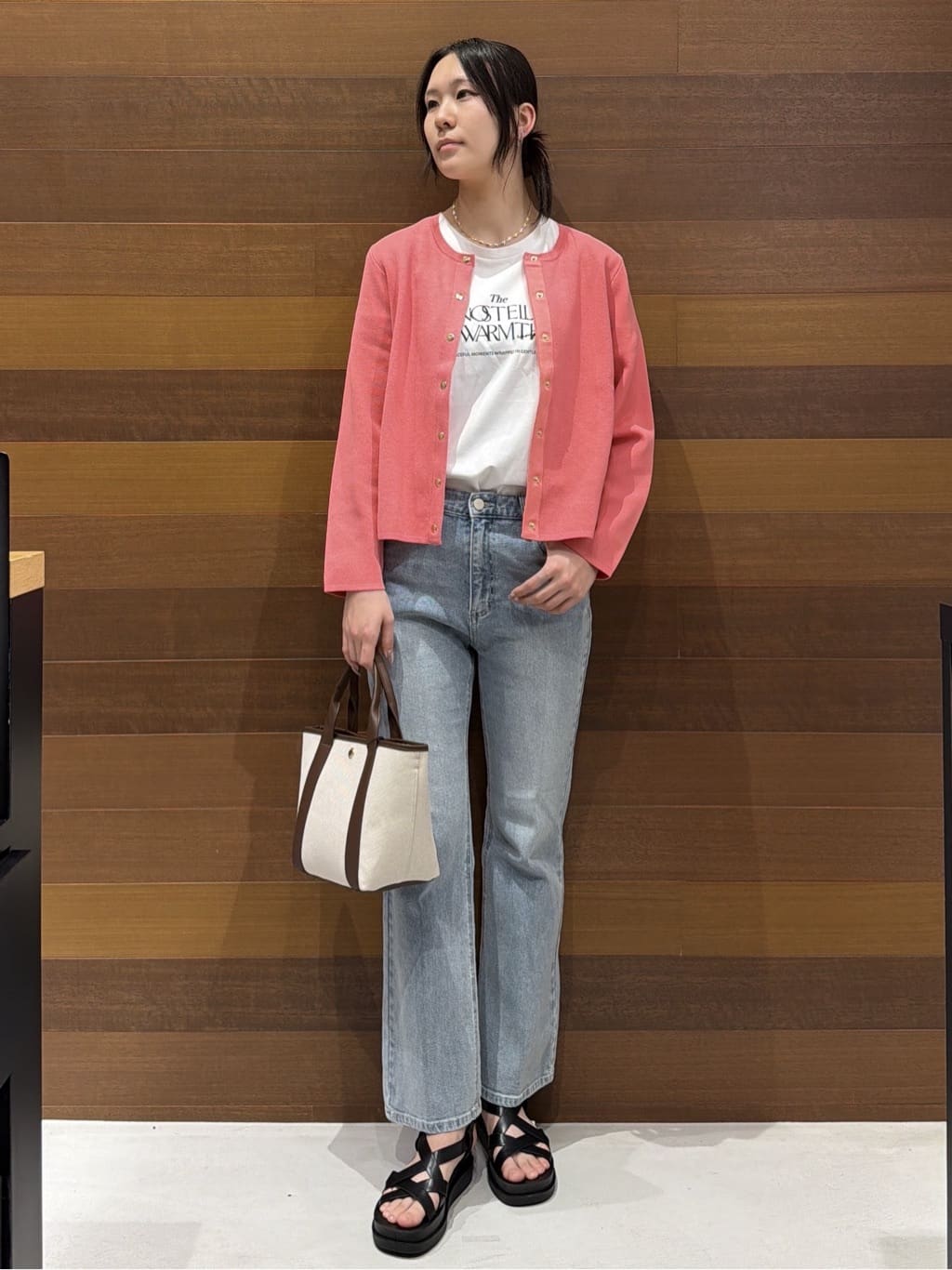 さやさんの「OPAQUE.CLIP｜ロゴプリント＆刺繍Tシャツ【洗濯機OK】」を使ったコーディネート