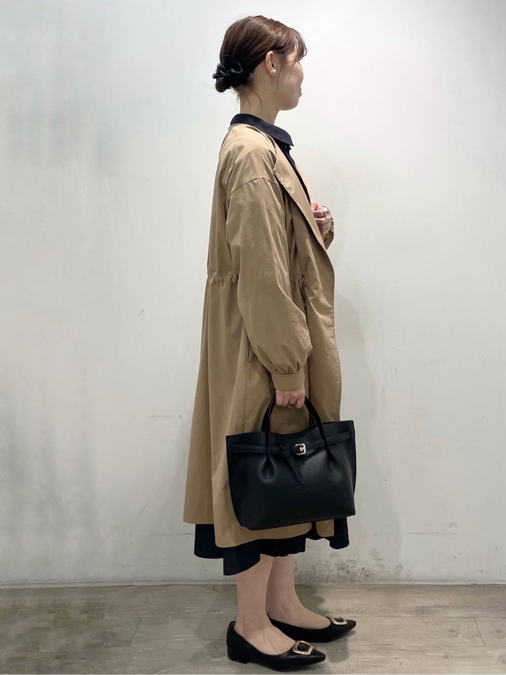 tomokoさんの「OPAQUE.CLIP｜ヴィンテージクロスノーカラーロングコート【洗濯機OK／ストレッチ／イージーアイロン】」を使ったコーディネート
