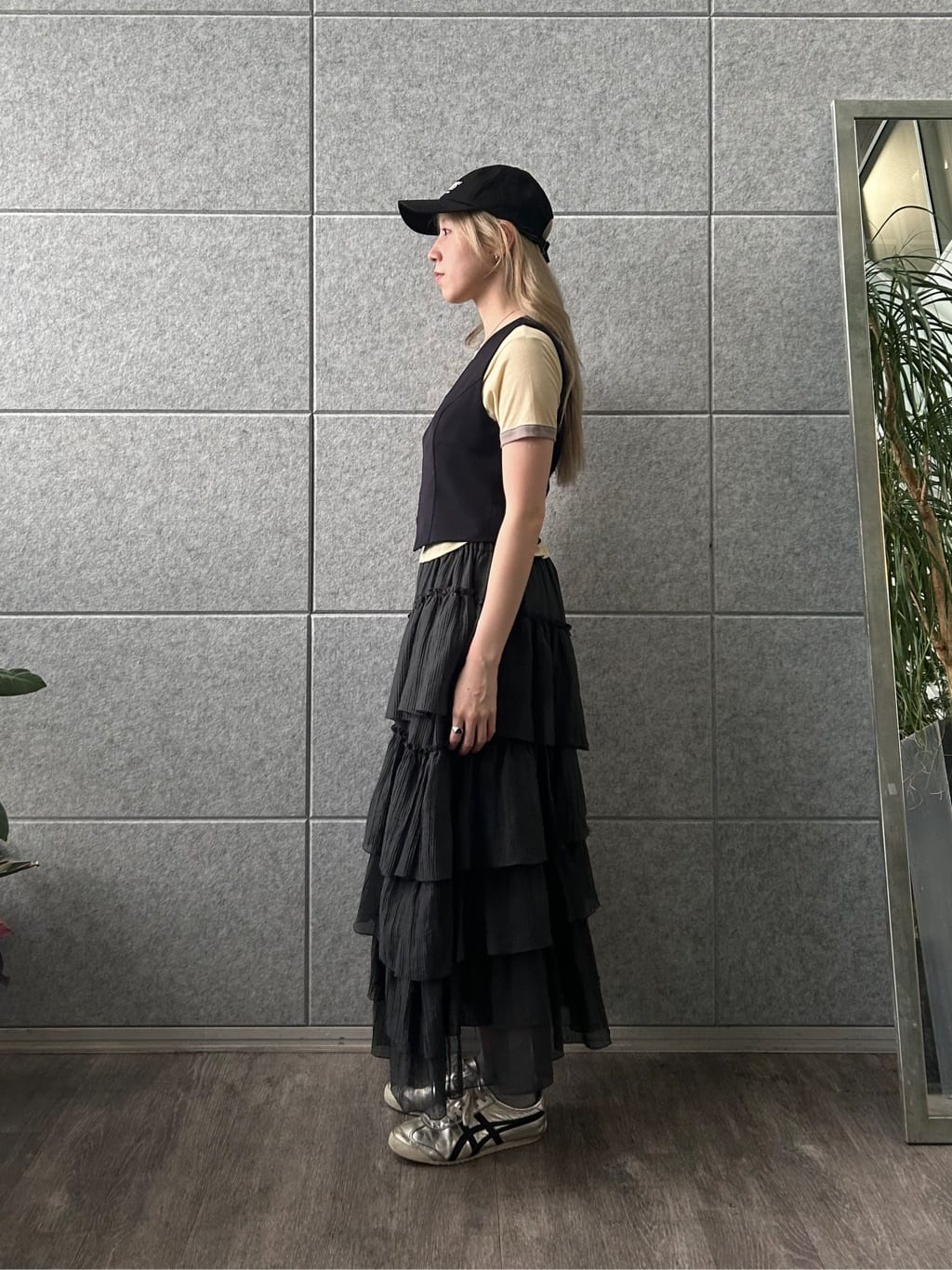 honoka Aさんの「CODE A｜front hook short vest」を使ったコーディネート