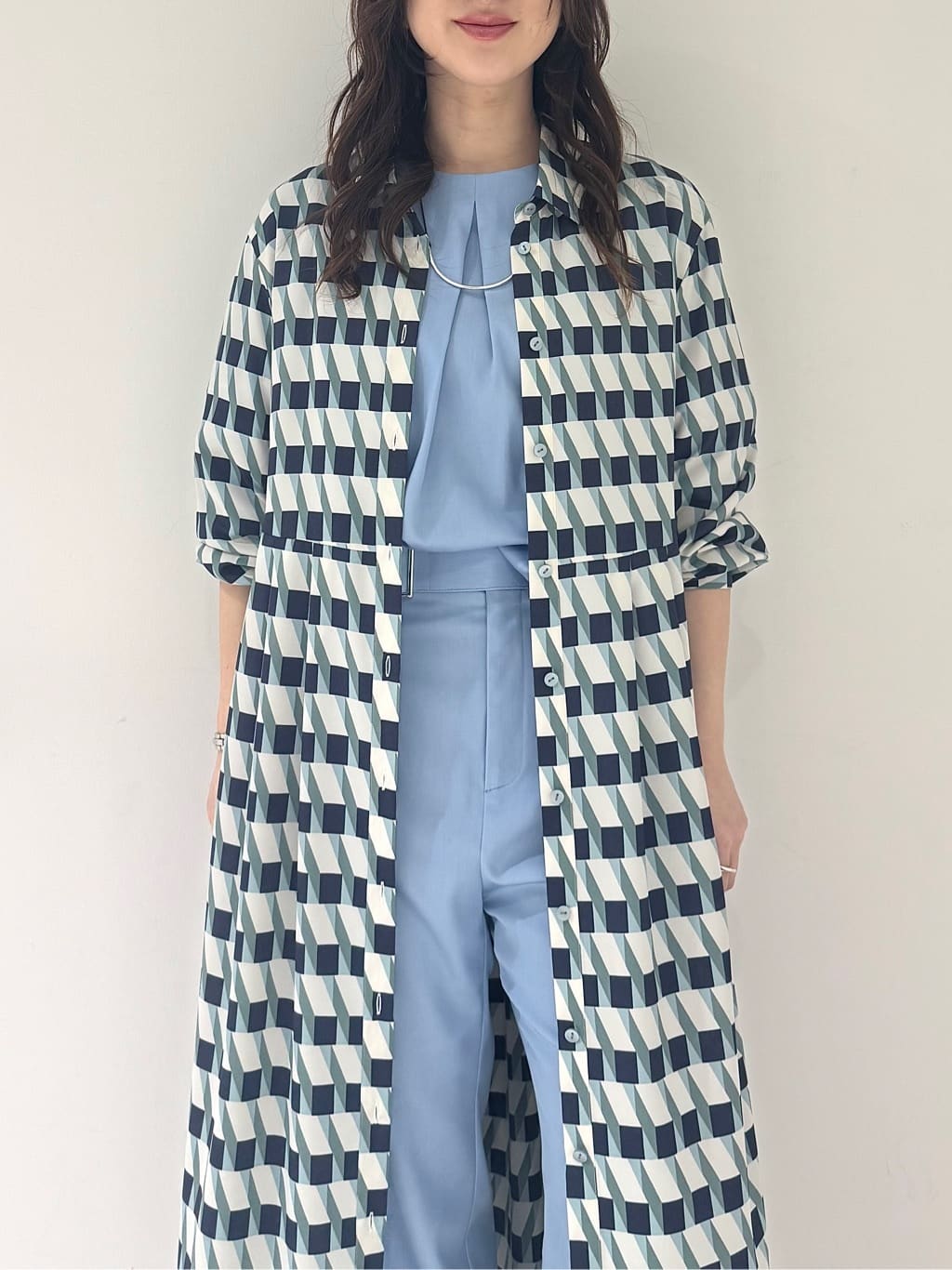 そんさんの「INDIVI｜【洗える／2WAY】ベルト付き ジオメトリック柄 シャツワンピース」を使ったコーディネート