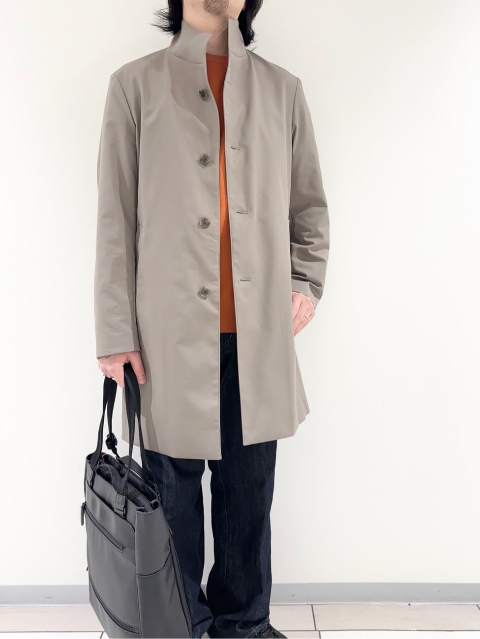 及川さんの「TAKEO KIKUCHI｜撥水ツイル スタンドカラー コート」を使ったコーディネート