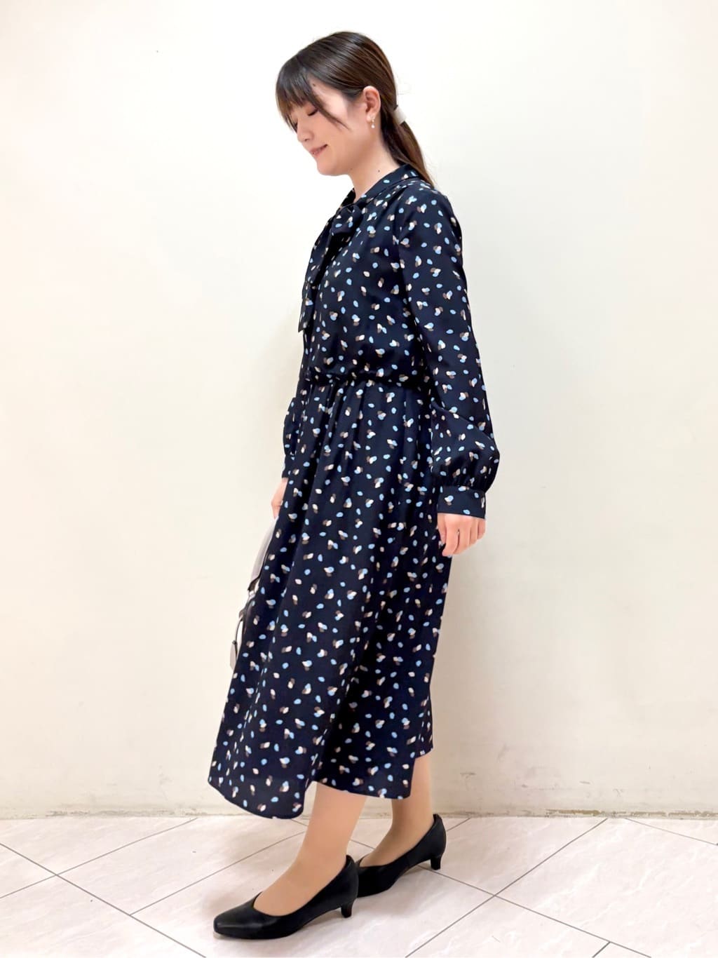 mikiさんの「Reflect｜【セレモニー／通勤／おでかけに◎】フラワープリントボウタイワンピース」を使ったコーディネート