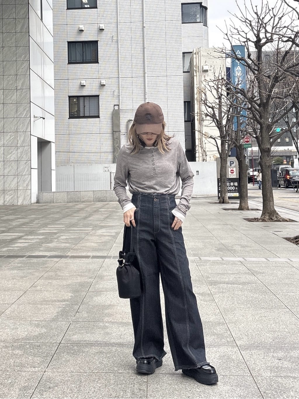 kotakiさんの「INDIVI｜バイカラーヘンリーネックカットソー」を使ったコーディネート