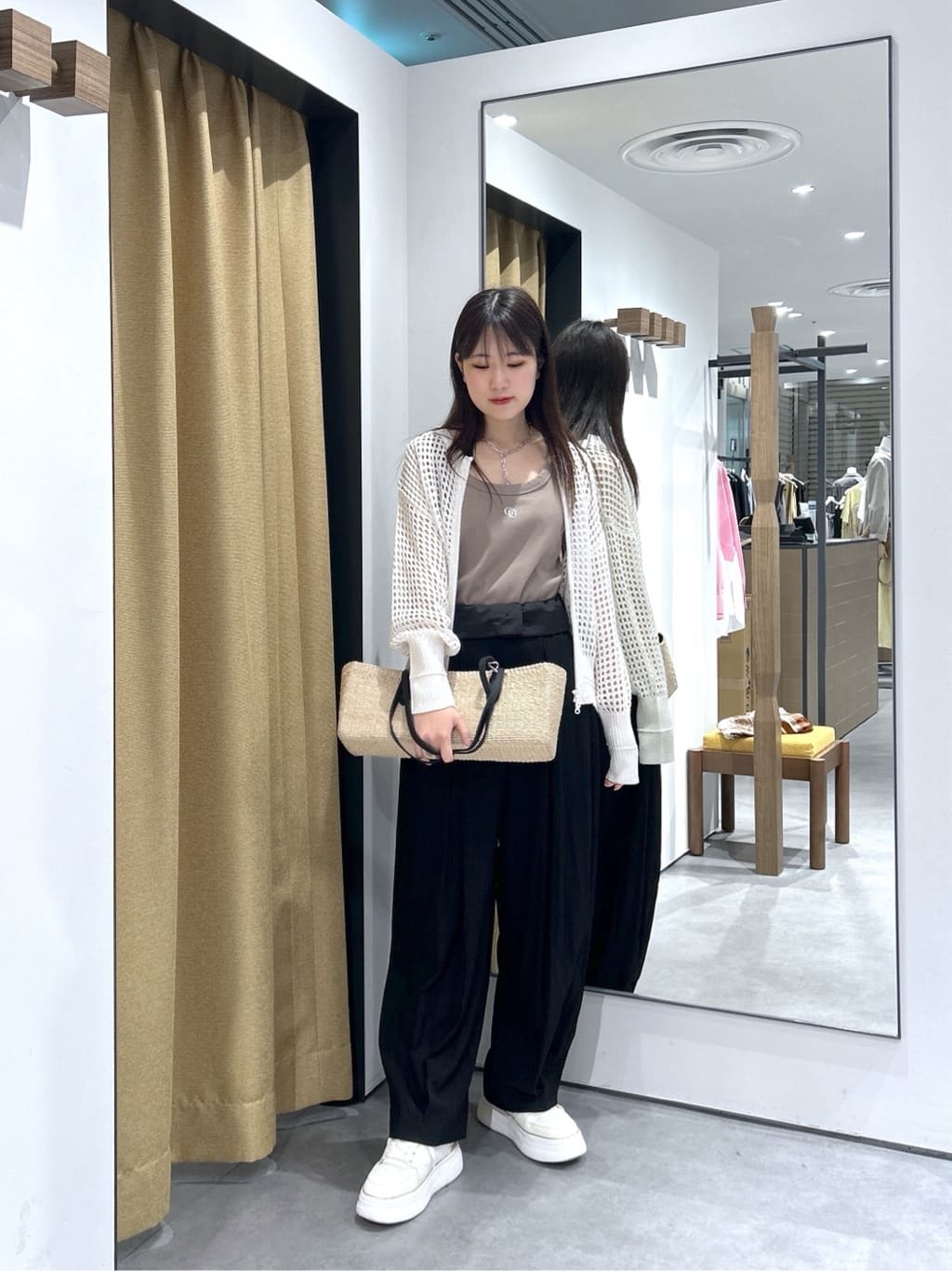 Renoさんの「INDIVI｜クルーネックメッシュカーディガン」を使ったコーディネート