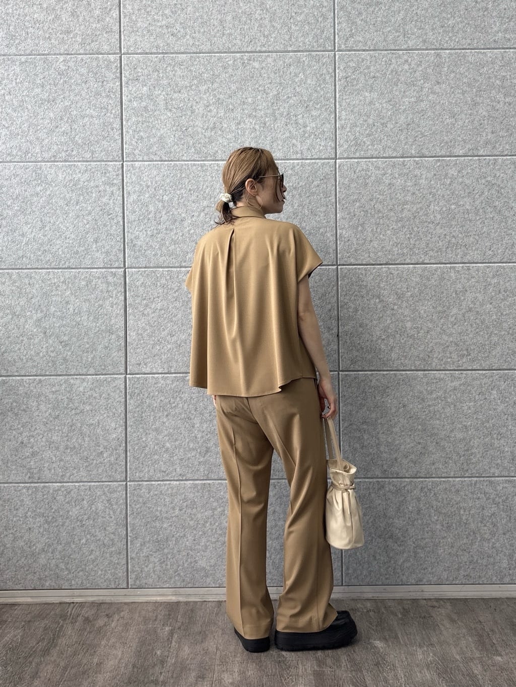 kotakiさんの「INDIVI｜Comfy SET UP｜ストレートフレアパンツ【セットアップ対応／通勤／カセット服／接触冷感／UV」を使ったコーディネート