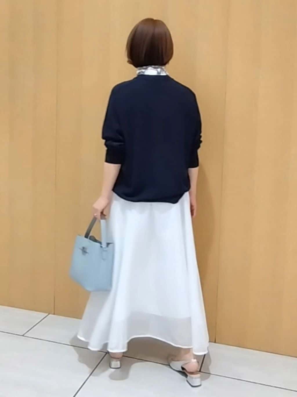 s u g iさんの「UNTITLED｜【セットアップ可/洗える】シアーVネックカーディガン」を使ったコーディネート