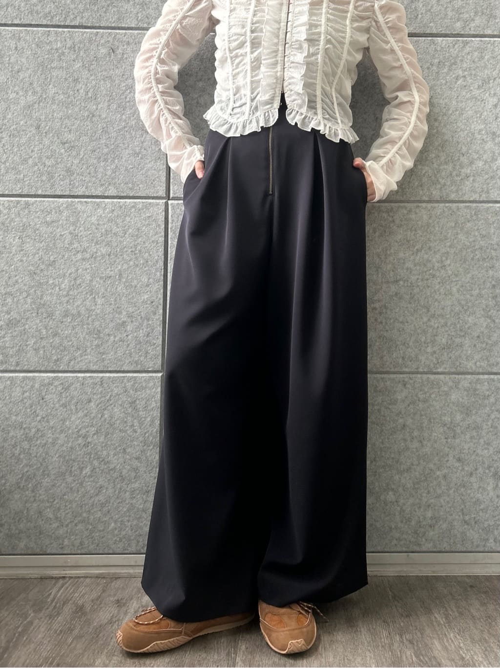 honoka Aさんの「CODE A｜dobby ruffle blouse」を使ったコーディネート