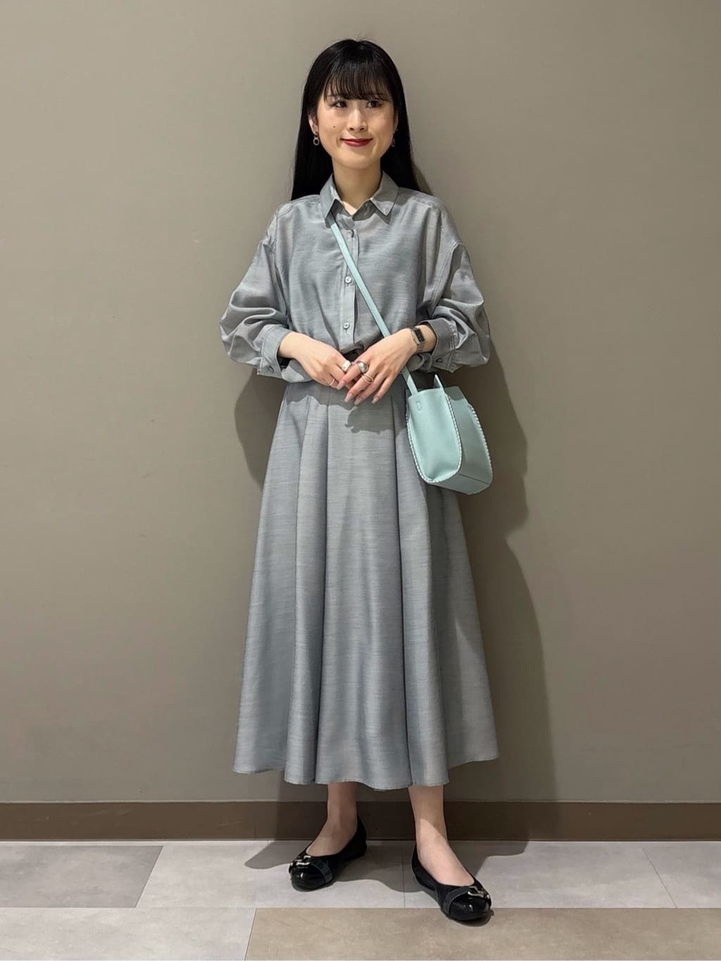 KEIKOさんの「INDIVI｜【撥水/軽量】ミドル丈 ミニマルトレンチコート」を使ったコーディネート