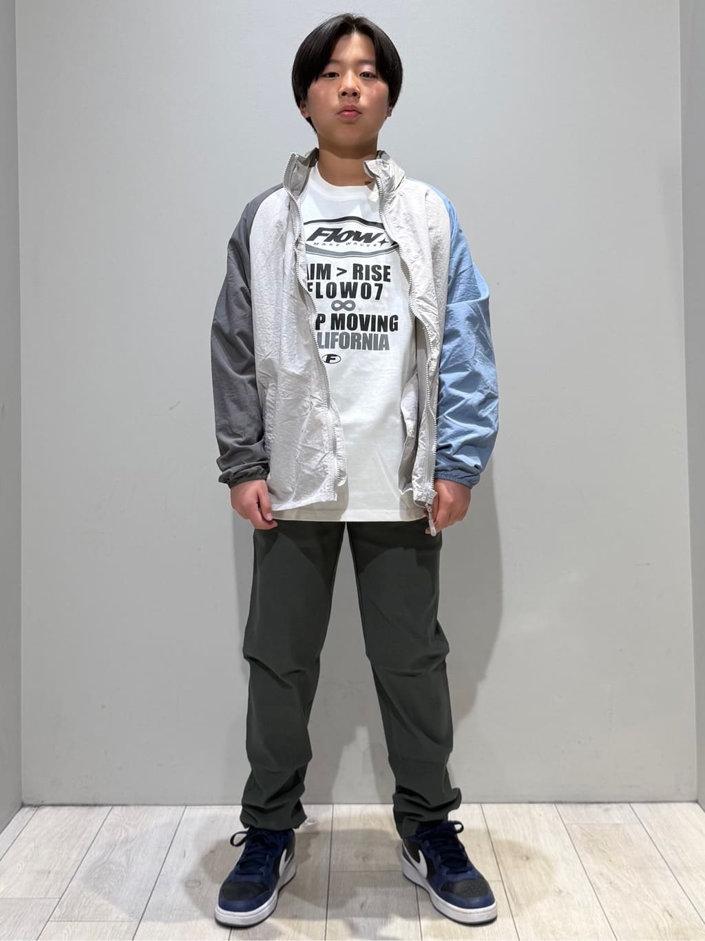kuboさんの「THE SHOP TK｜【110－160】配色ナイロンブルゾン」を使ったコーディネート