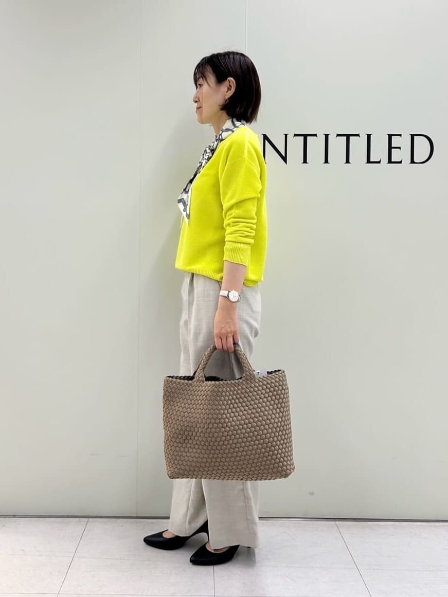 Mikiさんの「UNTITLED｜【7色展開/洗える/程よい透け感】ドライタッチVネックニット」を使ったコーディネート