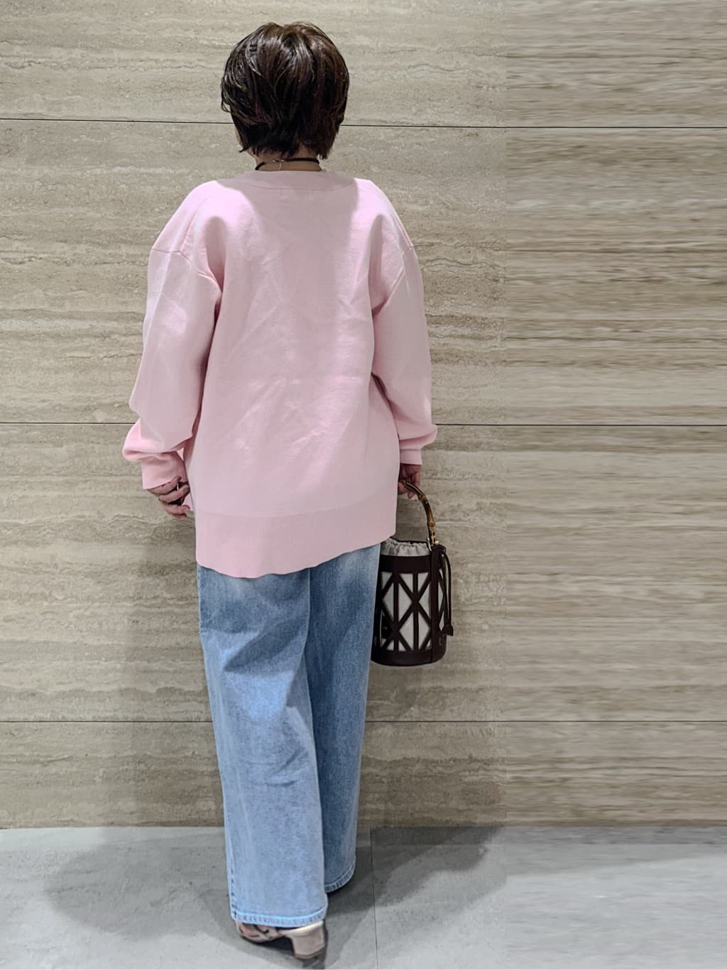 NAMIさんの「OPAQUE.CLIP｜リラクシーロゴプリントTシャツ【洗濯機OK】」を使ったコーディネート