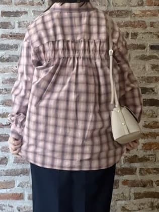 tokiさんの「THE SHOP TK｜【後ろ姿もサマになる】バックシャーリングシャツ」を使ったコーディネート