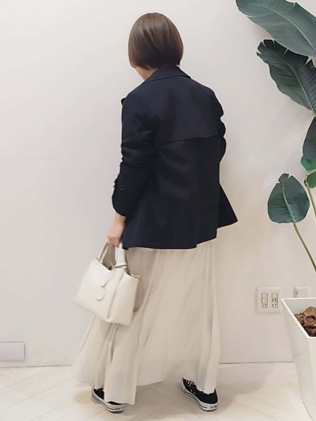 s u g iさんの「UNTITLED｜【定番人気/はっ水/洗える】タスランショートトレンチコート」を使ったコーディネート