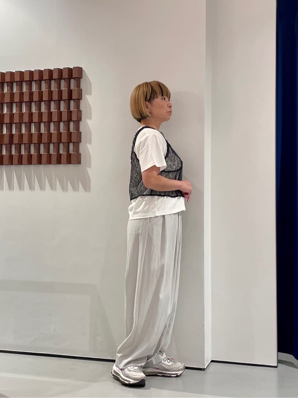 KOUさんの「INDIVI｜クルーネック刺繍Tシャツ」を使ったコーディネート