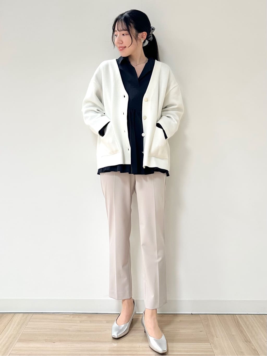 Momoさんの「Reflect｜【レイヤードにおすすめ◎】ペプラムデザインシャツ」を使ったコーディネート