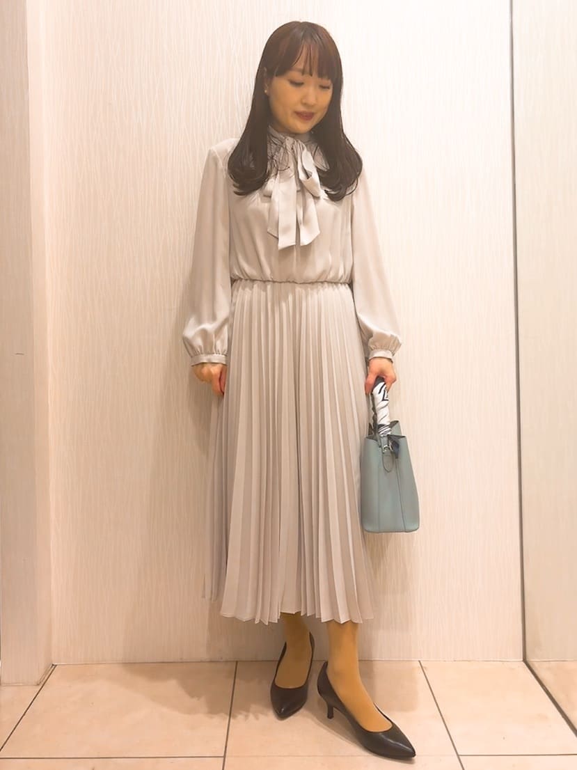 SAHOさんの「UNTITLED｜◆【フォーマル/洗える】ボウタイ プリーツワンピース」を使ったコーディネート