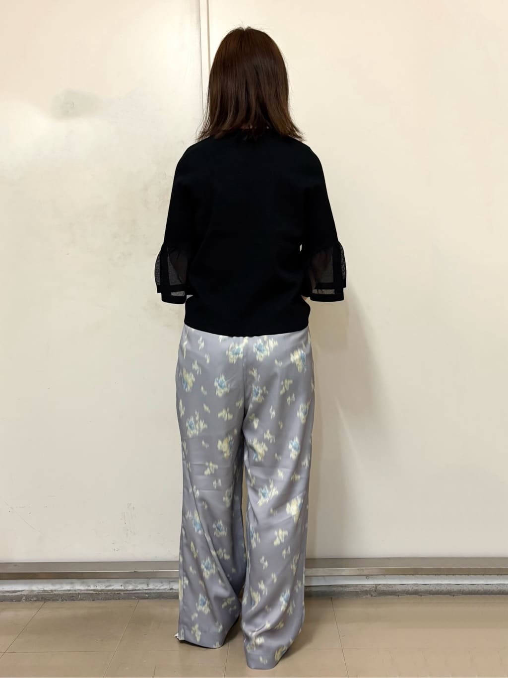 やまさんの「OPAQUE.CLIP｜ぼかしフラワープリントワイドパンツ【洗濯機OK】」を使ったコーディネート