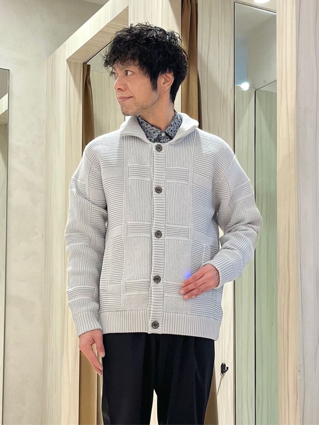 URAさんの「TAKEO KIKUCHI｜畦編みチェック ニットカーディガン」を使ったコーディネート