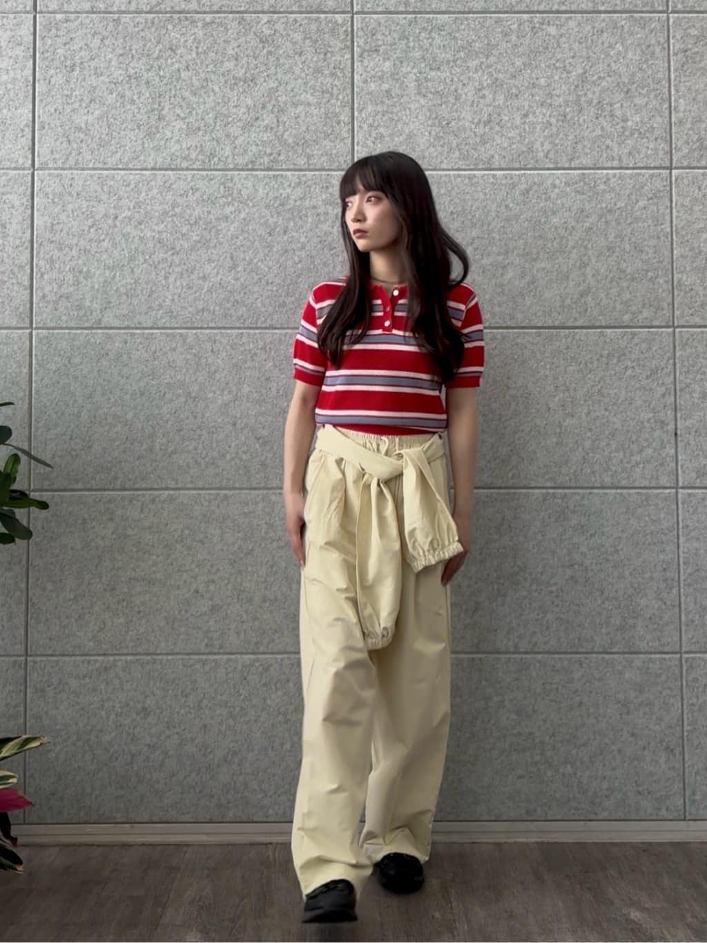 ibukiさんの「INDIVI｜【一部店舗限定】ウエストラップジョガーパンツ」を使ったコーディネート