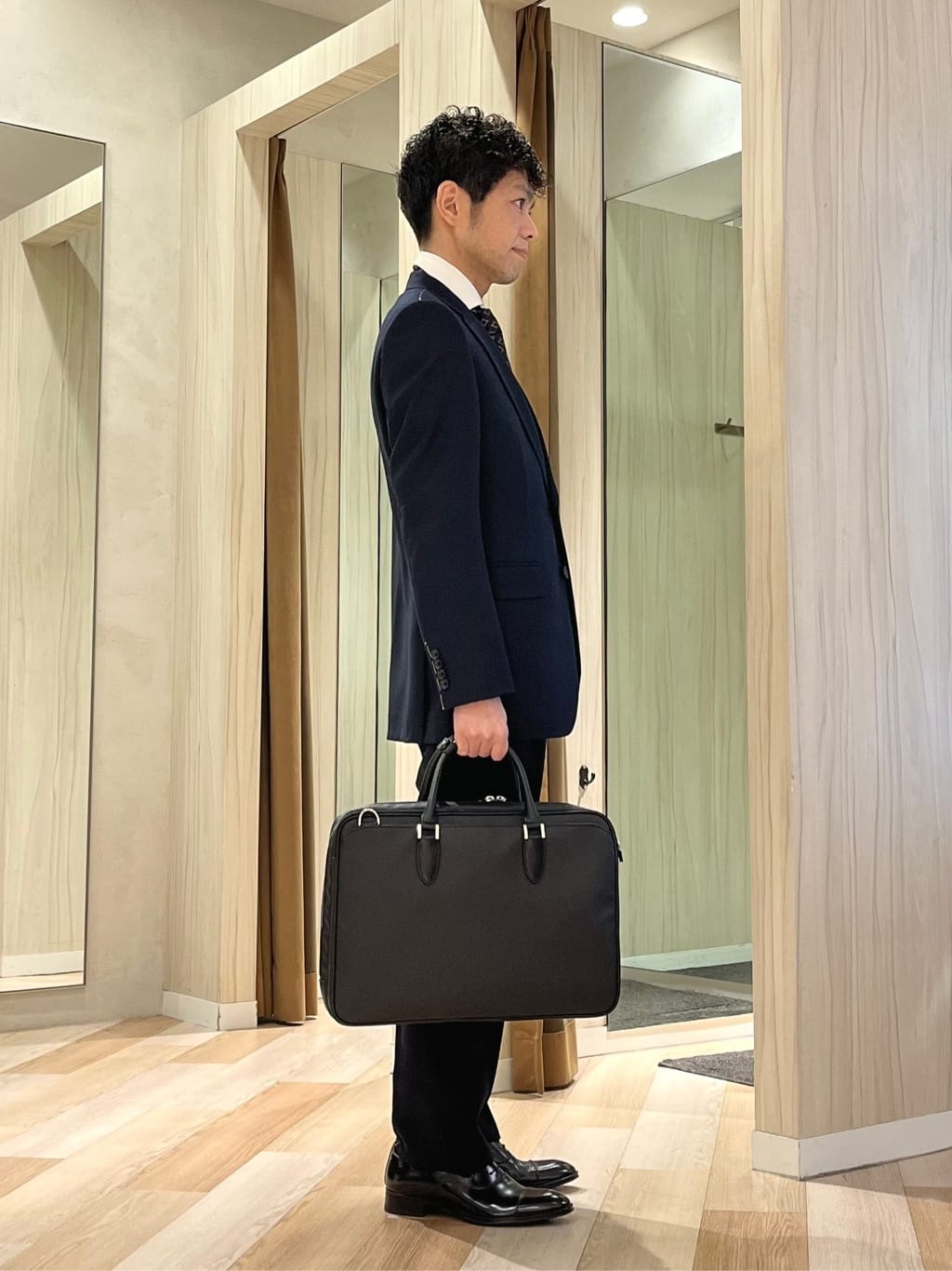 URAさんの「TAKEO KIKUCHI｜【Made in JAPAN】立菱（たてびし）スーツ」を使ったコーディネート