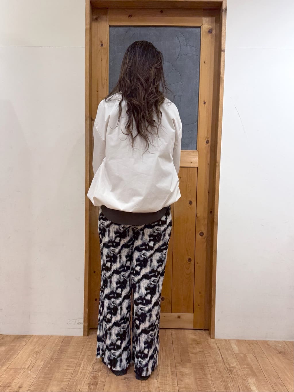 Ayana.さんの「SHOO･LA･RUE｜【S-LL/柄が選べる】ウエストゴムでらくちん 大人プリーツイージーパンツ」を使ったコーディネート
