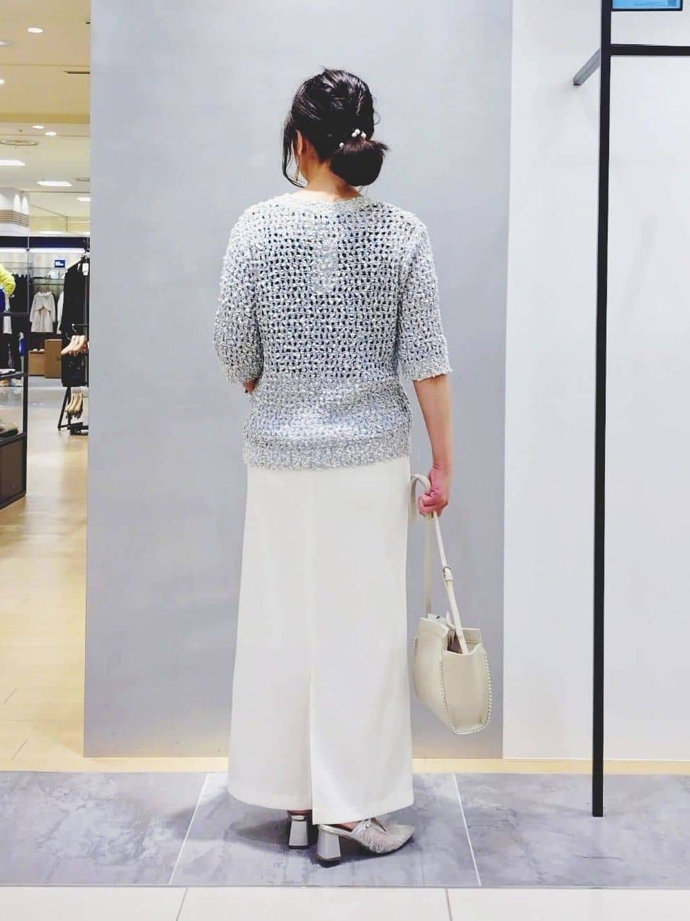 TOMOMIさんの「INDIVI｜【撥水/軽量】ミドル丈 ミニマルトレンチコート」を使ったコーディネート