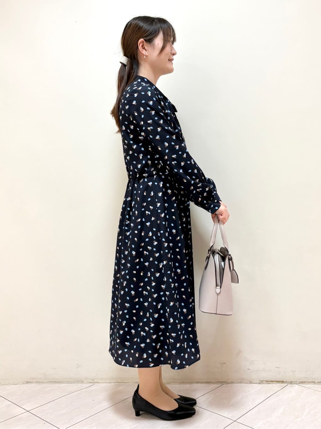 mikiさんの「Reflect｜【セレモニー／通勤／おでかけに◎】フラワープリントボウタイワンピース」を使ったコーディネート