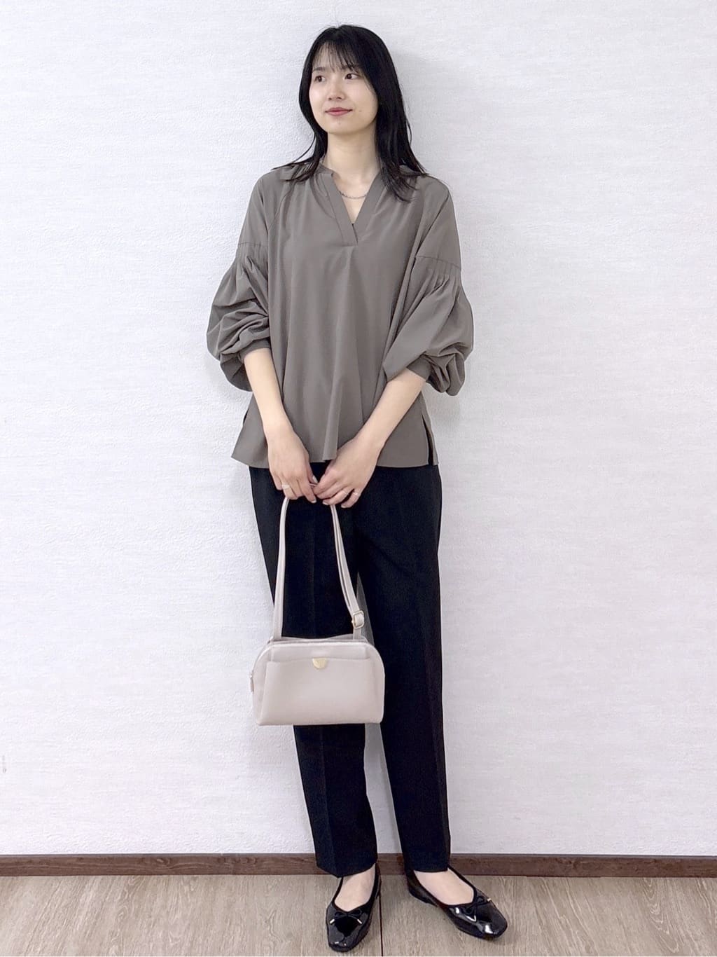 sachikoさんの「OPAQUE.CLIP｜スキッパーボリュームスリーブブラウス【洗濯機OK】」を使ったコーディネート