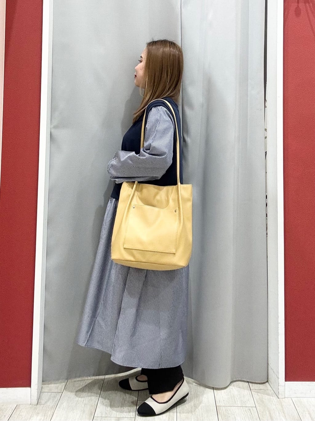 shioさんの「SHOO･LA･RUE｜【洗濯機可/UV】さらっとしたタッチが心地よい ショート丈 Vネックカーディガン」を使ったコーディネート