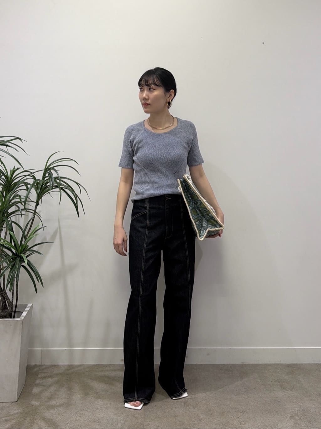 rinaさんの「INDIVI｜ハイウエストカットオフデニム」を使ったコーディネート