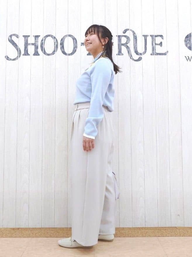 とろろさんの「SHOO･LA･RUE｜【洗濯機可/S-LL/アンサンブル可】すっきりと好印象 配色クルーネックニット」を使ったコーディネート