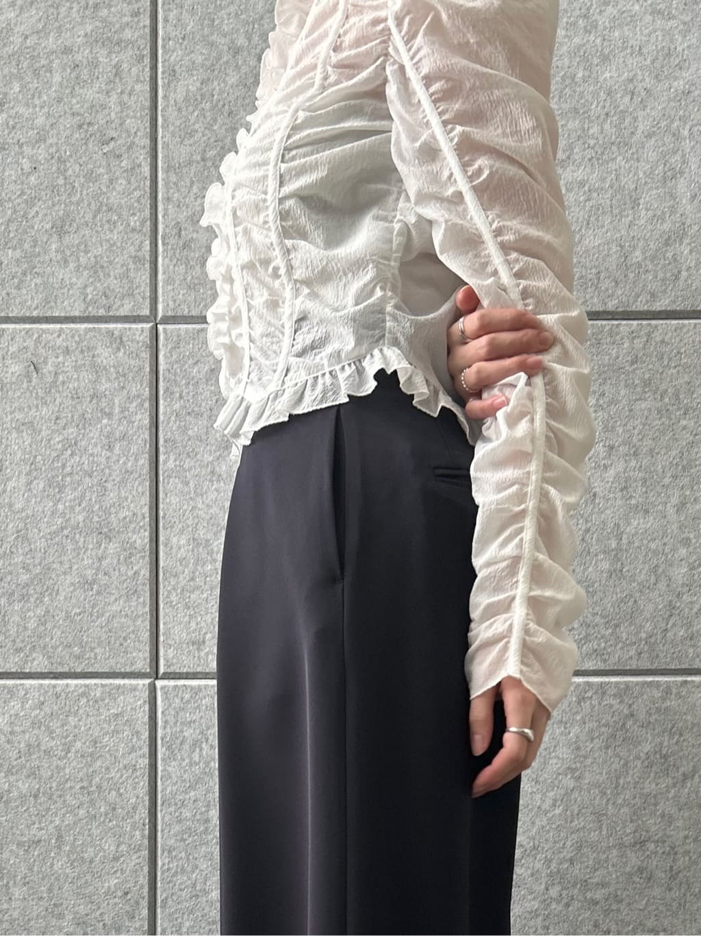 honoka Aさんの「CODE A｜dobby ruffle blouse」を使ったコーディネート