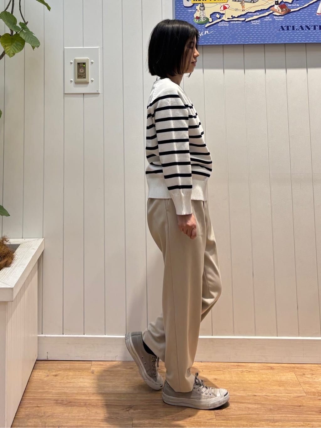 OKADAさんの「Dessin｜【洗える】コットンVネックニット」を使ったコーディネート