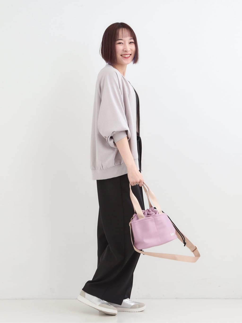 𝐜𝐡𝐢𝐤𝐚さんの「SHOO･LA･RUE｜【洗濯機可/S-LL】さらっと快適　麻調ゆるリブブルゾン」を使ったコーディネート