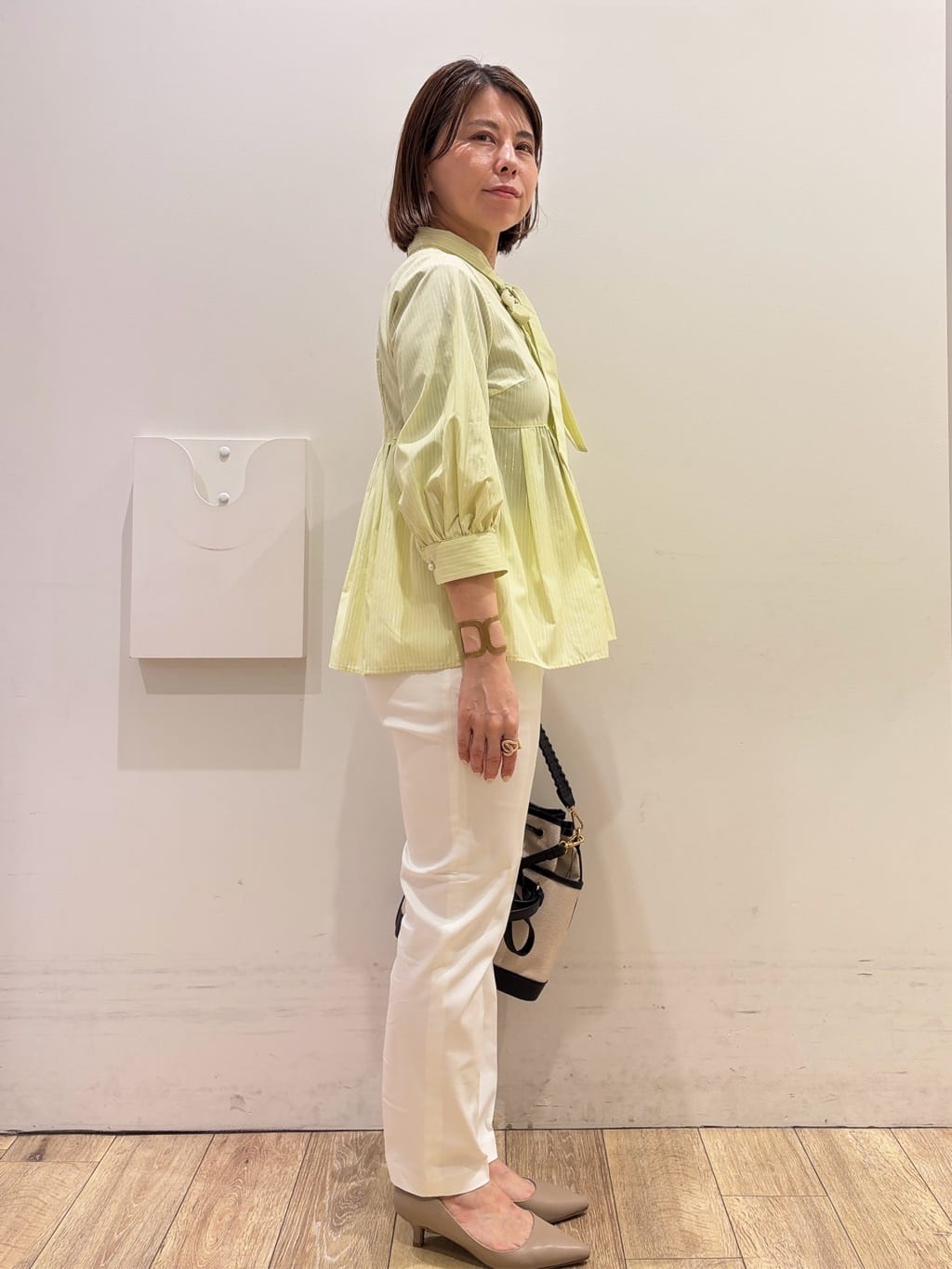 YUKOさんの「index｜ペプラムブラウス／ボウタイ取り外し可【洗濯機OK／イージーアイロン／防シワ】《XS～LL／8col》」を使ったコーディネート