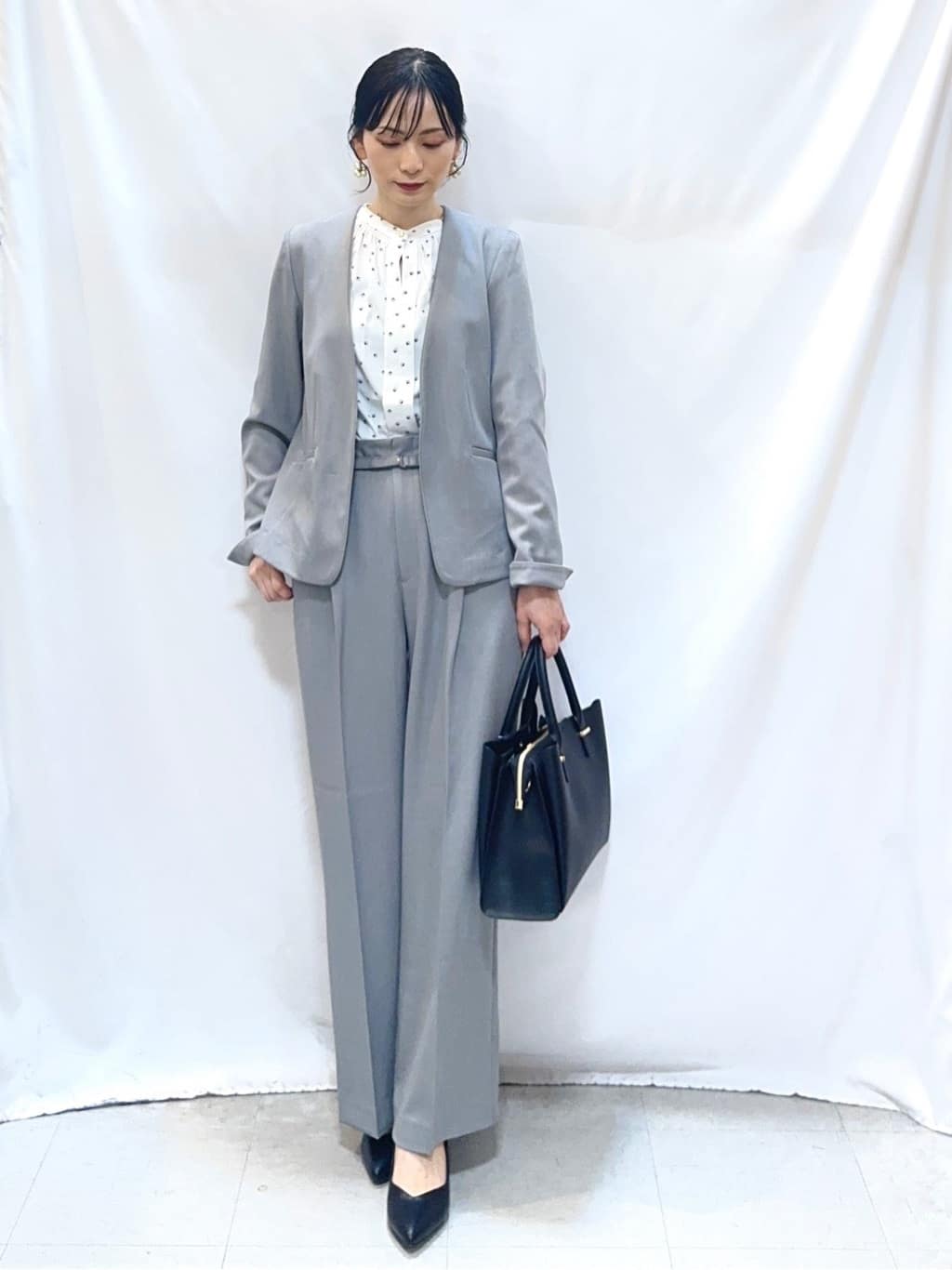 𝐇𝐢𝐫𝐨𝐦𝐢さんの「SHOO･LA･RUE｜【洗濯機可/UV/SS-3L】すっきり好印象 ノーカラージャケット」を使ったコーディネート