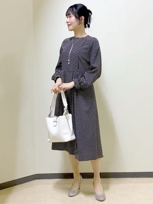  beni_gingerさんの「Reflect｜【通勤/お出かけ◎】ジオメプリントクラシカルワンピース」を使ったコーディネート