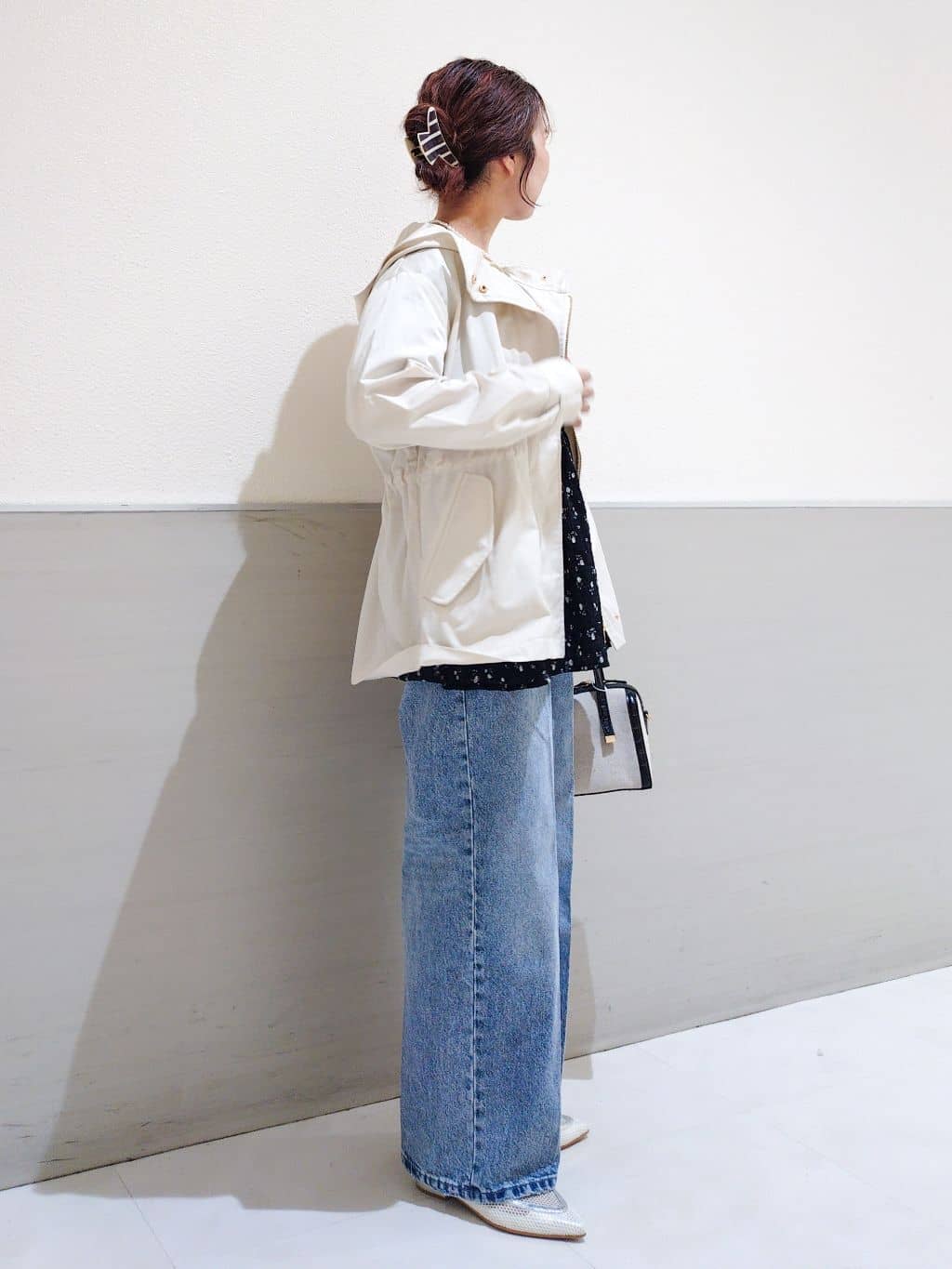 maruさんの「THE SHOP TK｜【ウエスト調節可能ですっきり見え】フーデットブルゾン/洗える」を使ったコーディネート