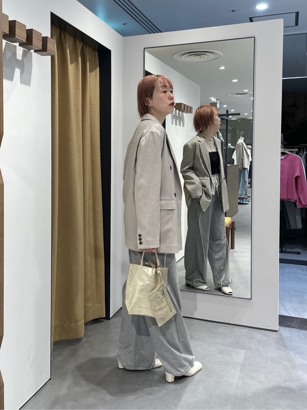 mikuさんの「INDIVI｜【一部店舗限定】パイピング裏毛ワイドパンツ」を使ったコーディネート