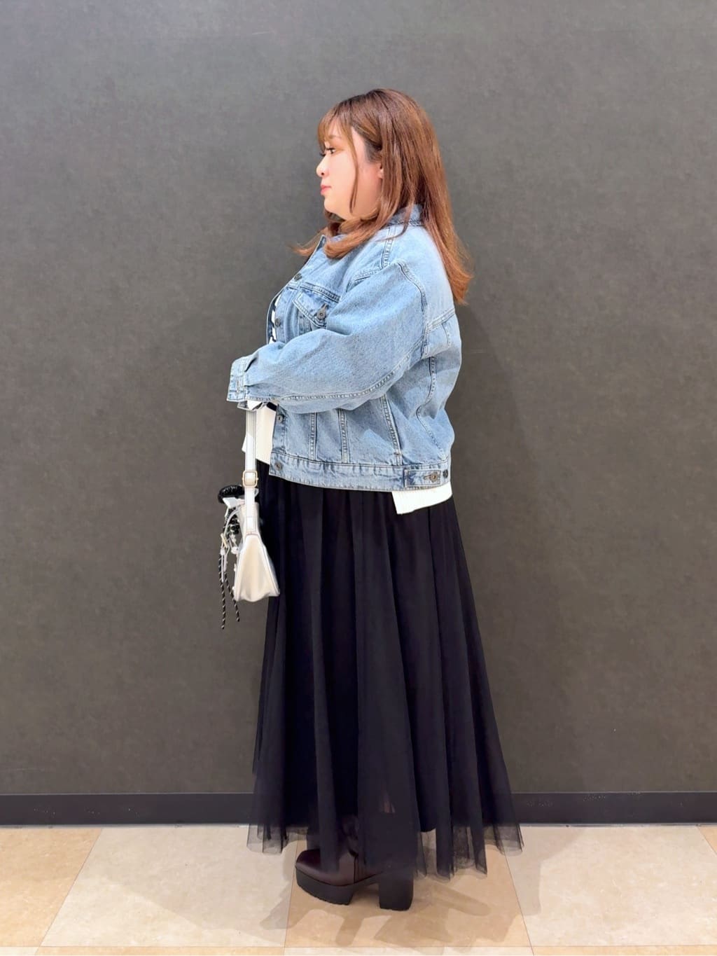 まやさんの「SHOO･LA･RUE｜【SHOO・LA・RUE DENIM】羽織るだけでこなれる　オーバーサイズデニムジャケット」を使ったコーディネート